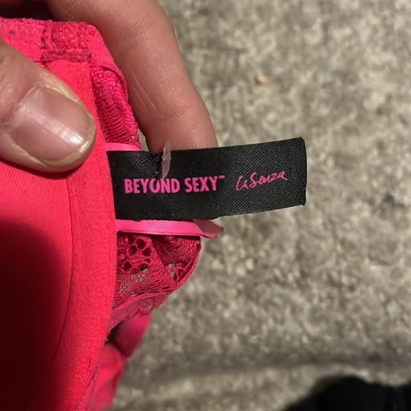 Beyond sexy - Picture 2 of 3